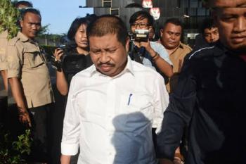 KPK Serahkan Amril Mukminin ke PN Tipikor Pekanbaru